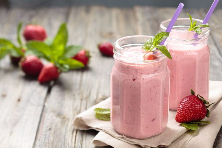 Creamy Strawberry Milkshake without Ice Cream